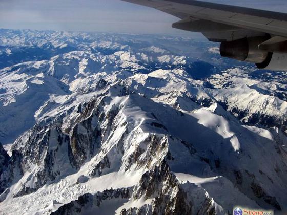 Альпинисты нашли пропавший самолет