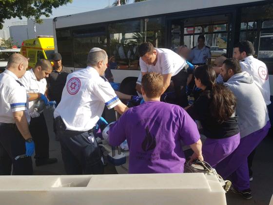 В Иерусалиме водитель автобуса получил три удара ножом из-за ссоры