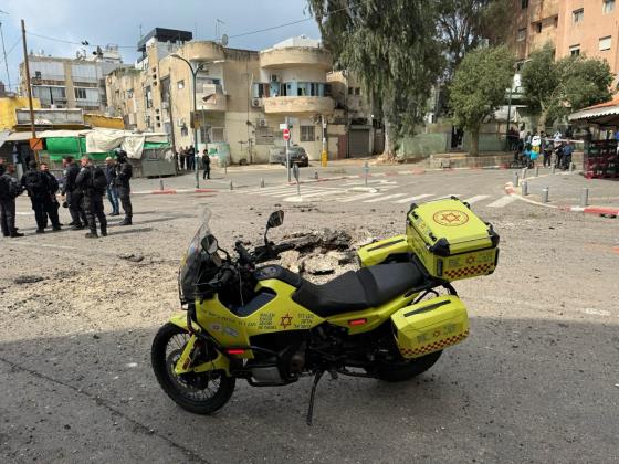 Шестой за день обстрел центра страны из Ирана. Падение обломков в Холоне и Бат-Яме