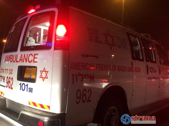 На строительном объекте в Тель-Авиве перевернулся грузовик, водитель травмирован