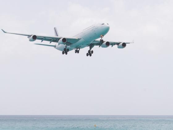 Самолет EgyptAir упал в Средиземное море