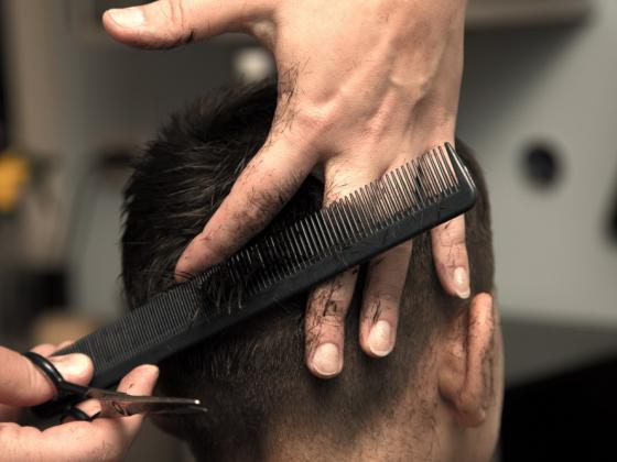 Уволенному еврею-парикмахеру, желавшему работать по субботам, выплатят $10.000