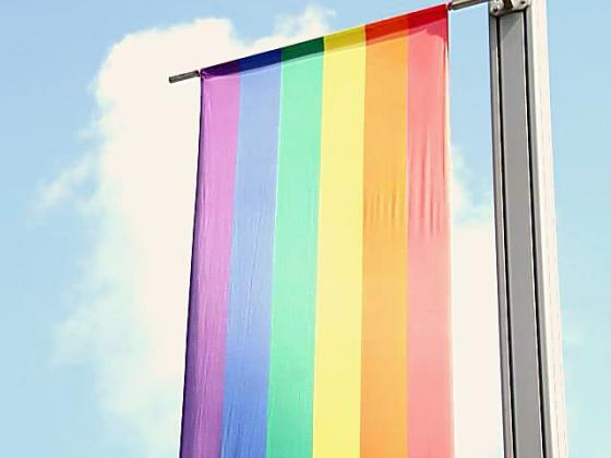 В Саудовской Аравии арестован врач, вывесивший над домом флаг ЛГБТ-общины