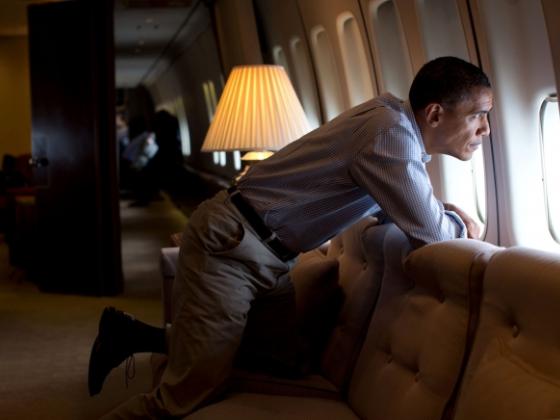 Барак Обама был вынужден сменить самолет из-за 