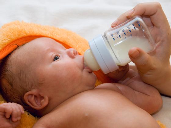 Кнессет одобрил закон о контроле цен продуктов детского питания