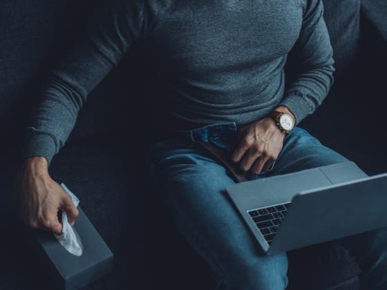 Педофил из ​​Мазкерет-Батьи под видом «незнакомки» убеждал отцов насиловать детей