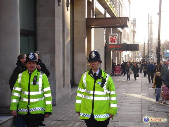 Полиции Лондона пришлось защищать неонацистов от большой группы антифашистов