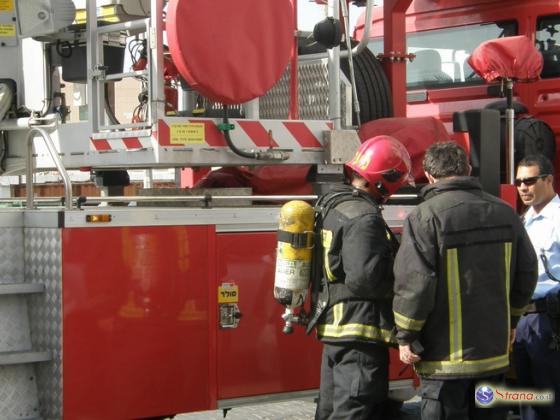 Во время пожара в Хайфском заливе пострадали трое сотрудников пожарной службы