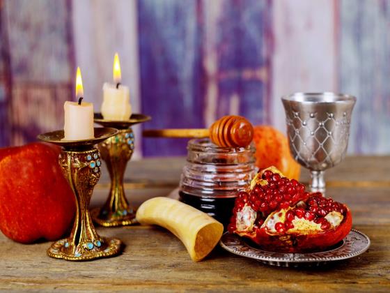 Рош а-Шана: время зажигания праздничных свечей 22 сентября 2025 года
