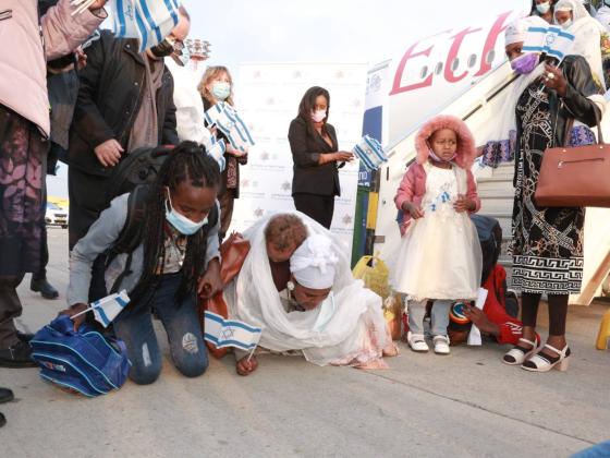 Еще две сотни репатриантов из Эфиопии прилетели в Израиль