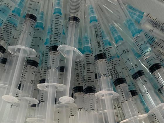 Израиль передал Палестинской автономии тысячи доз вакцины против коронавируса компании Moderna
