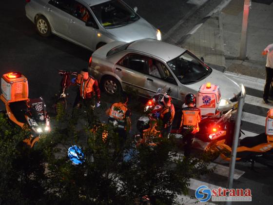В Хайфе на пешеходном переходе автомобиль сбил группу детей
