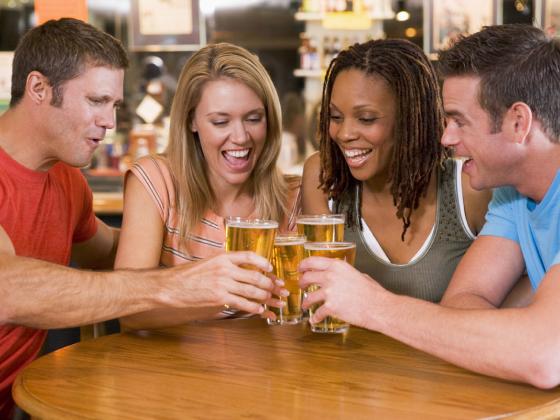 Мужчин больше привлекают женщины, которые пьют пиво