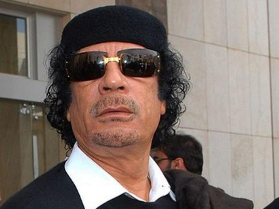 Тело Каддафи выставлено на всеобщее обозрение (ВИДЕО)