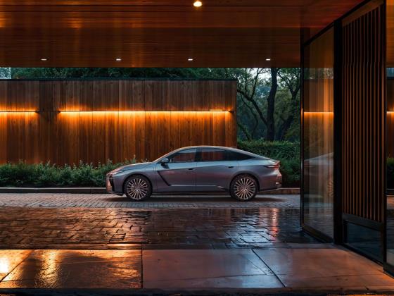 Когда сервис становится гостеприимством: знакомимся с Lexus ES и RZ
