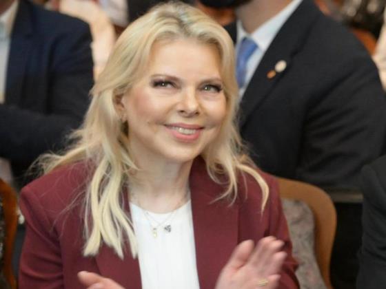 Сара и Яир Нетаниягу не вернулись в Израиль по неизвестным причинам