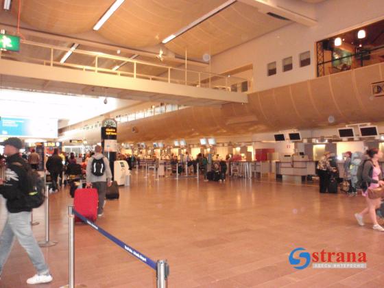 В аэропорту Шарль де Голль израильтянин обирает сердобольных соотечественников 
