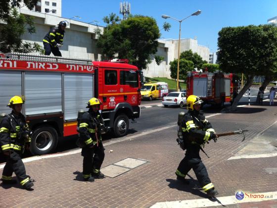 Пожар в Ришон ле-Ционе: пожарные прочесывают дома в поисках людей