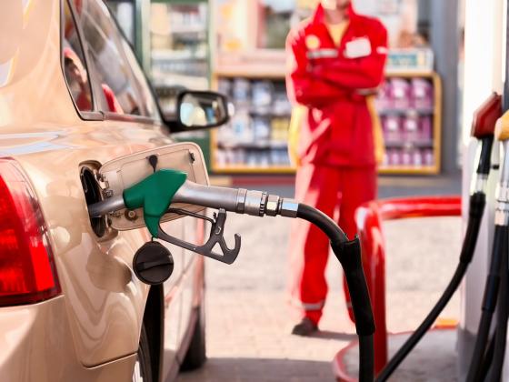 Первичная оценка: цена на бензин опустится ниже 7 шекелей за литр