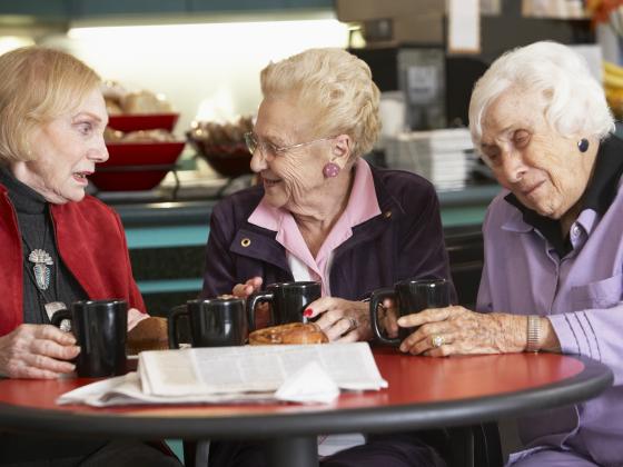 Минфин предложил поднять пенсионный возраст для женщин