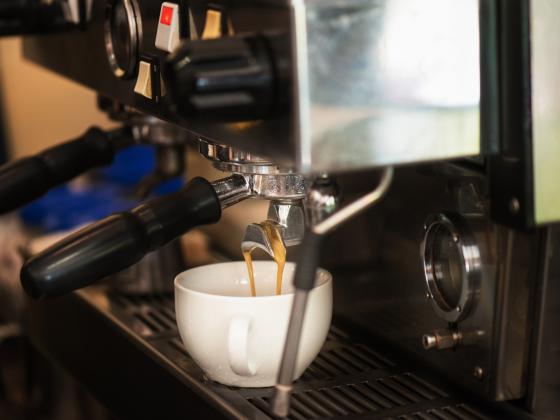 Сеть популярных в Израиле кофеин закрывается из-за коронавируса