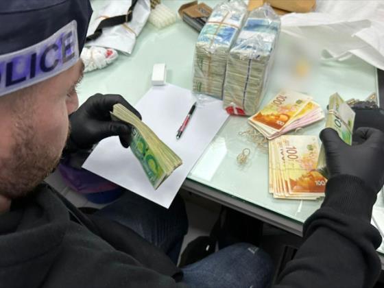 Адвокат Алекс Шуд подозревается в обмане клиентов, в основном русскоязычных пенсионеров