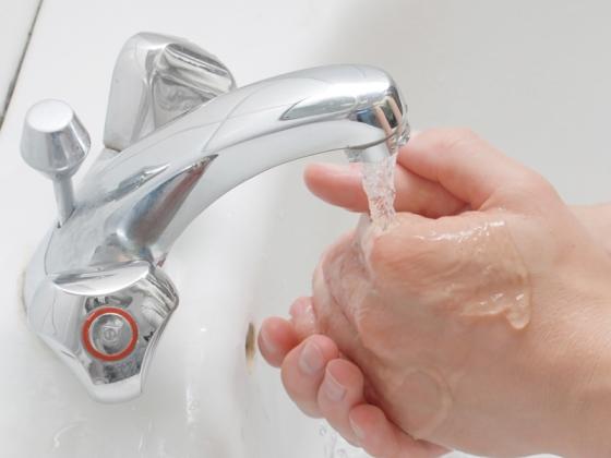 Мытье рук защитит от простуды