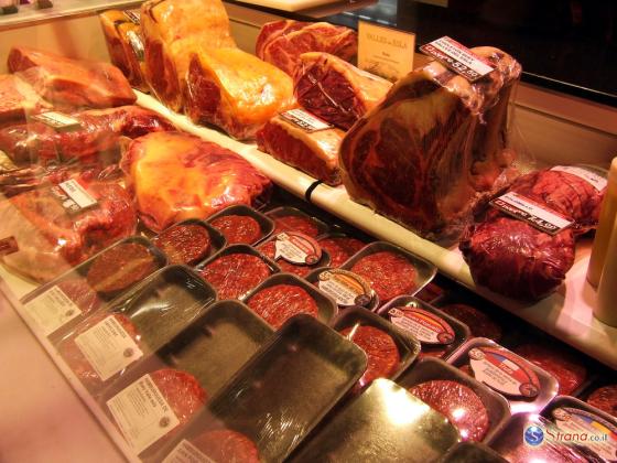 Министры Арье Дери и Эли Коэн воюют за цены на мясо: импорт или местное производство?