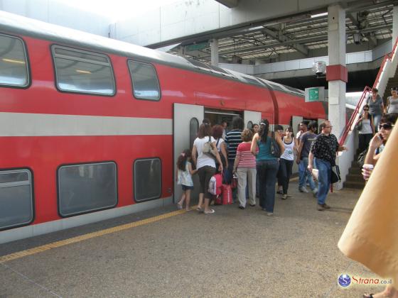 На станции «Шалом» в Тель-Авиве женщина упала в просвет между вагоном и перроном