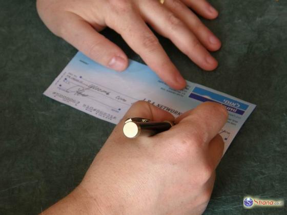 Кнессет обязал банки предупреждать клиентов перед отказом принимать чек к оплате