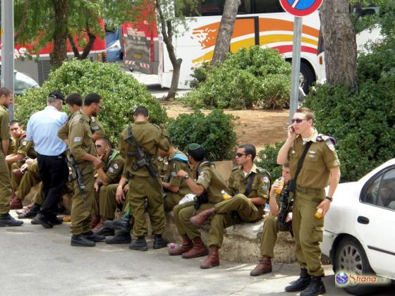 Израильтяне требуют вернуть бесплатный проезд для солдат по воскресеньям