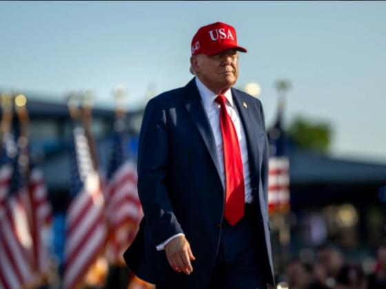 Опубликованы еще 19 фото из архива Эпштейна, на них запечатлен Трамп и другие знаменитости