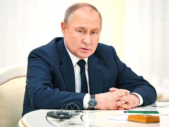Канцелярия главы правительства сообщила, что Путин поздравлял Лапида с вступлением в должность