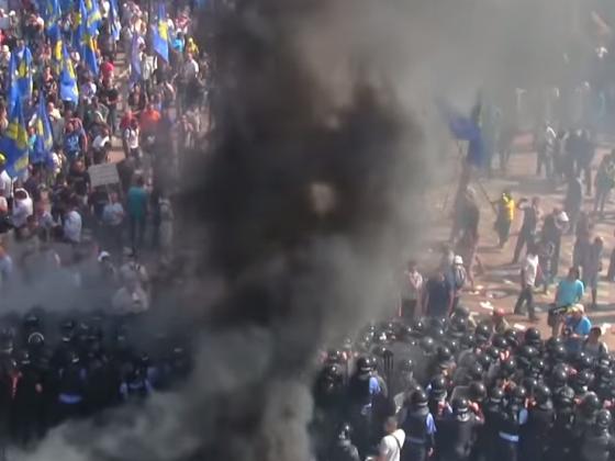 Взрыв у здания Верховной Рады в Киеве: множество пострадавших (ВИДЕО)