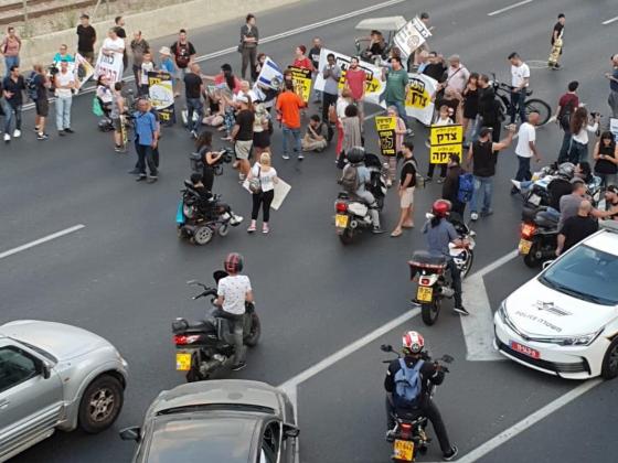 В Тель-Авиве проходит акция протеста инвалидов. Перекрыто шоссе Аялон