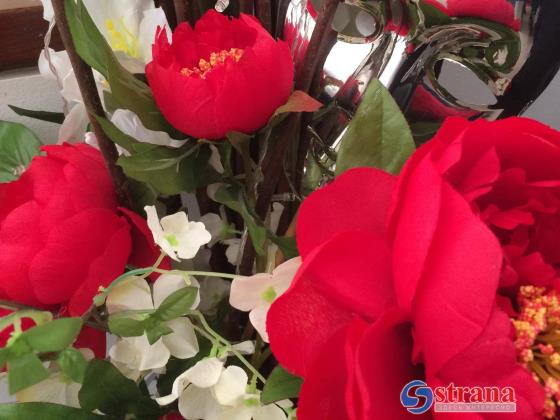 «Кешет»: посол Украины в Израиле преподнес букет цветов Айелет Шакед