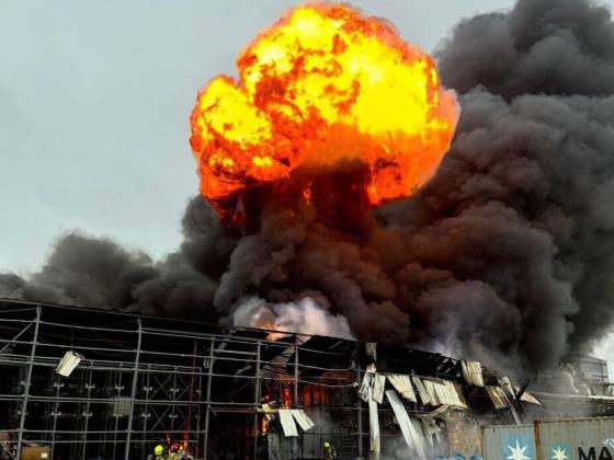 Пожар на заводе в Неот Ховав после ракетного удара Ирана