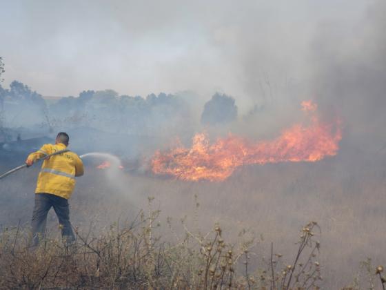 За день в Западном Негеве произошло 40 пожаров, вызванных «огненными шарами»
