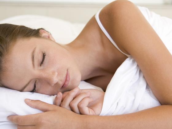 Ученые признали дневной сон опасным для жизни, а ночной - продлевающим жизнь