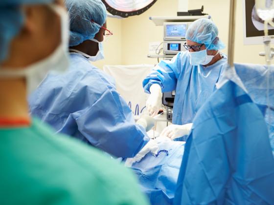Израильские врачи удалили пациенту позвонки через ноздри