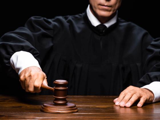 Судья окружного суда ушел в отставку из-за скандала с написанием научной работы для офицера полиции