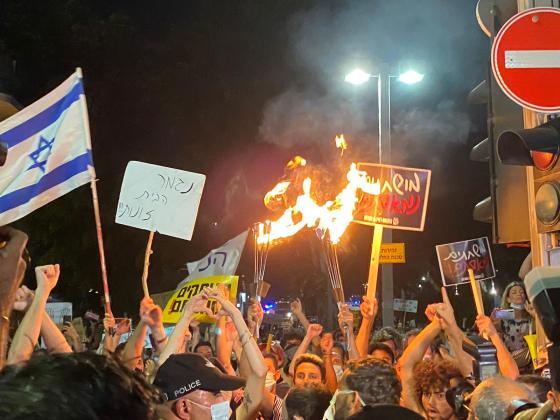 «Оторвавшиеся от реальности, вы надоели»: митинги протеста в Иерусалиме и Тель-Авиве