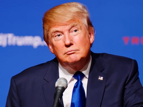 Очередной конфуз Трампа: президент США перекормил императорских карпов в Японии