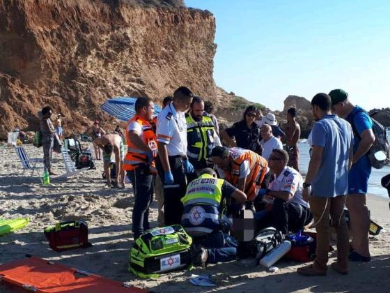 На пляже Гиват-Ольга утонул турист из Украины, который приехал в Израиль на свадьбу