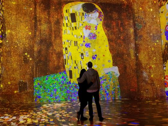 Иммерсивная выcтавка KLIMT в павильоне The Cube в Холоне возобновляет работу