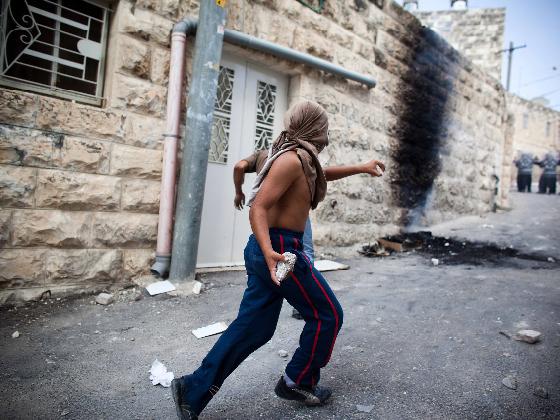 Сотни палестинцев бесчинствуют возле Иерусалима, есть пострадавшие