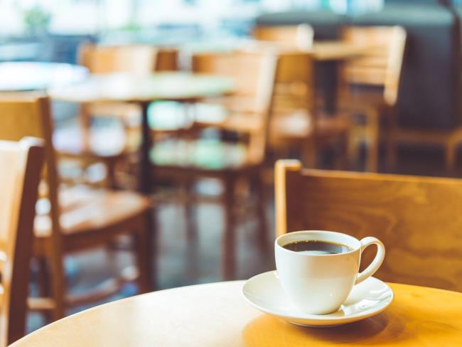 Родные в шоке: пожилой житель Тель-Авива завещал миллионы владельцу кафе по соседству