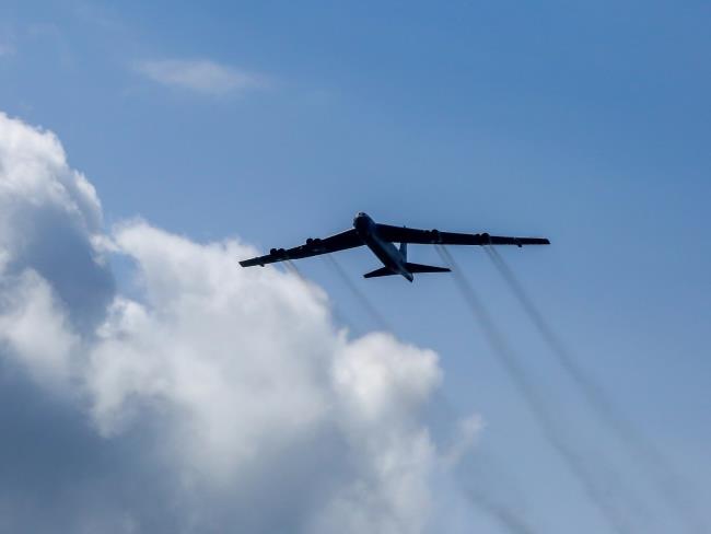 Предупреждение Ирану: Пентагон направил больше бомбардировщиков B-52 на Ближний Восток