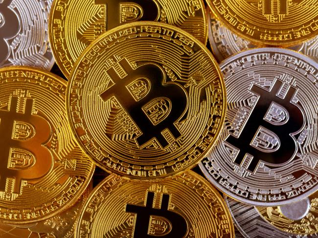 Курс биткоина впервые в истории превысил 100 тысяч долларов