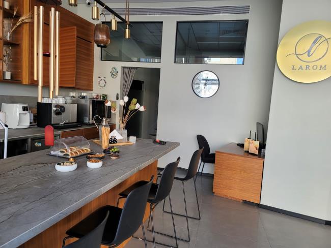 LAROM . Пространство ясности у моря